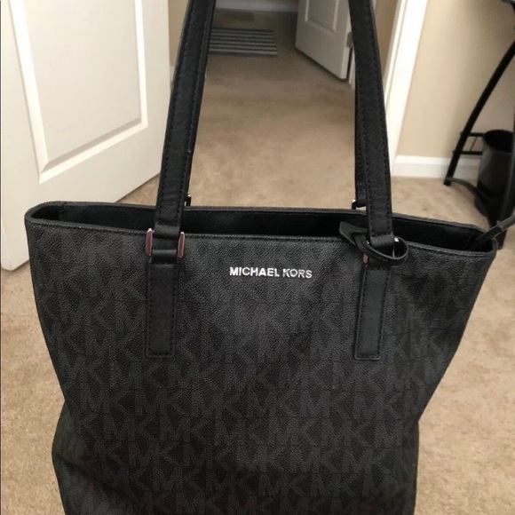 Michael Kors Handbags - Michael Kors Medium Tote